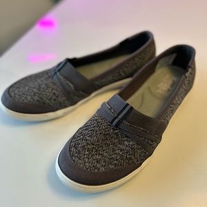 KEDS-Women slip on athletic shoes US7